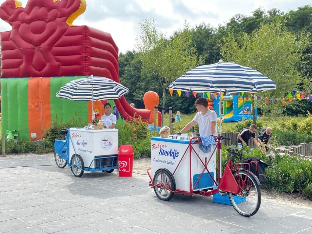 Ijskar huren voor bedrijfsfeest, feestjes en evenementen in Noord-Nederland, met ouderwets lekker steekijs.