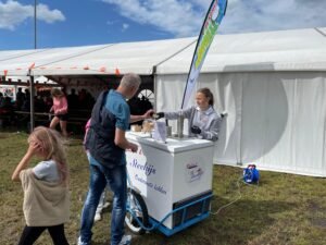 Ambachtelijke steekijs kar huren voor festivals en grote evenementen in Noord-Nederland